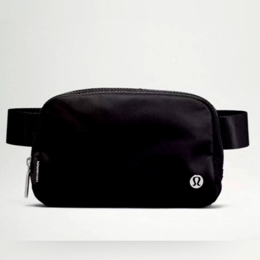 NWT - sold out everywhere - lululemon belt bag